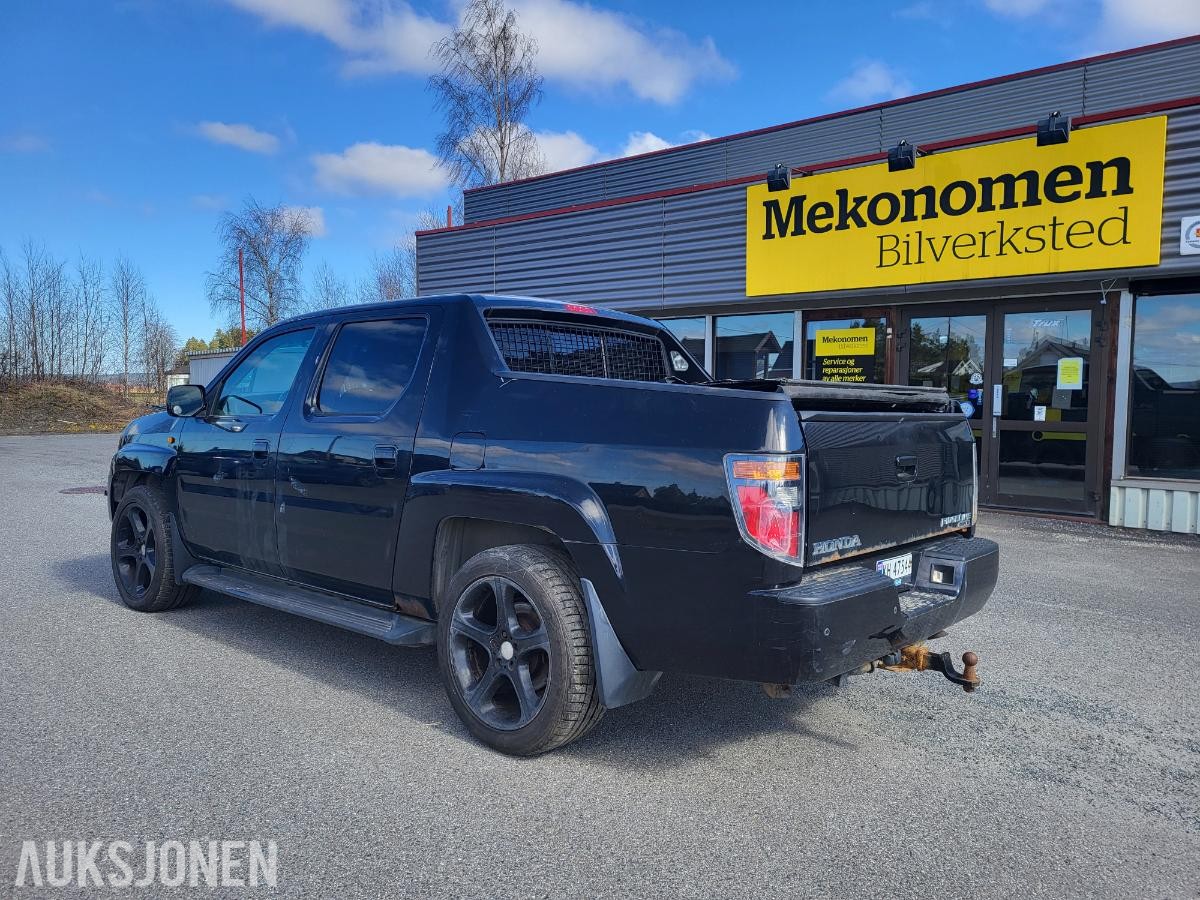 2005 Honda Ridgeline 3.5 bensin 257hk 4WD 6-seter automat hengerfeste s+v dekk