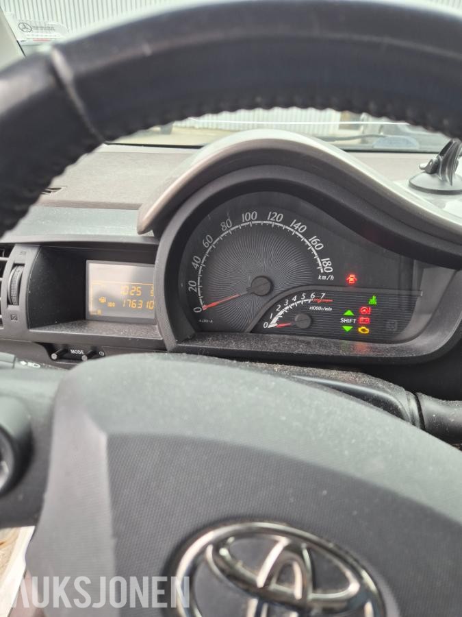 2009 Toyota IQ 1.0 bensin 68hk reparasjonsobjekt 