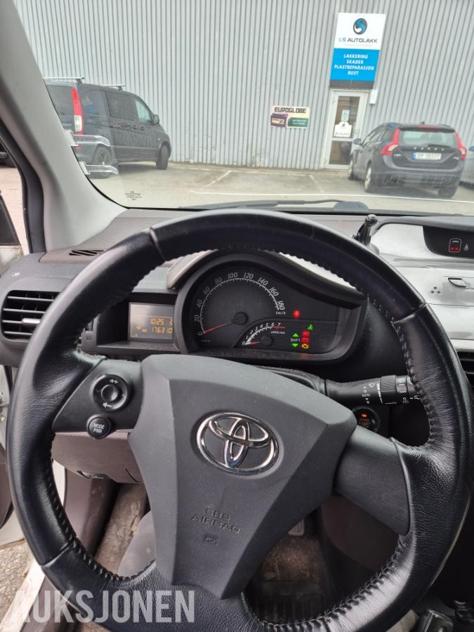 2009 Toyota IQ 1.0 bensin 68hk reparasjonsobjekt 