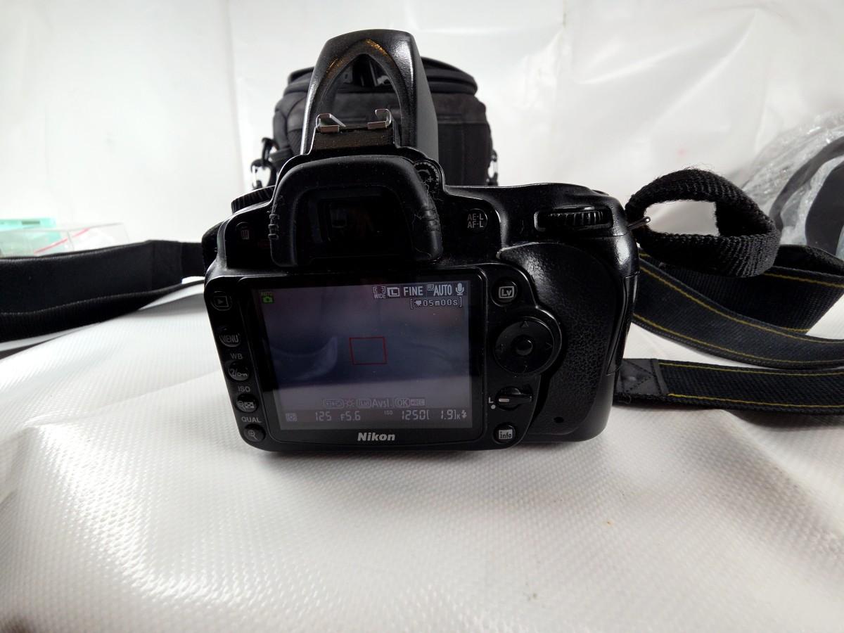 Nikon D90 speilreflekskamera med 18-105mm VR og Sigma 105mm Macro