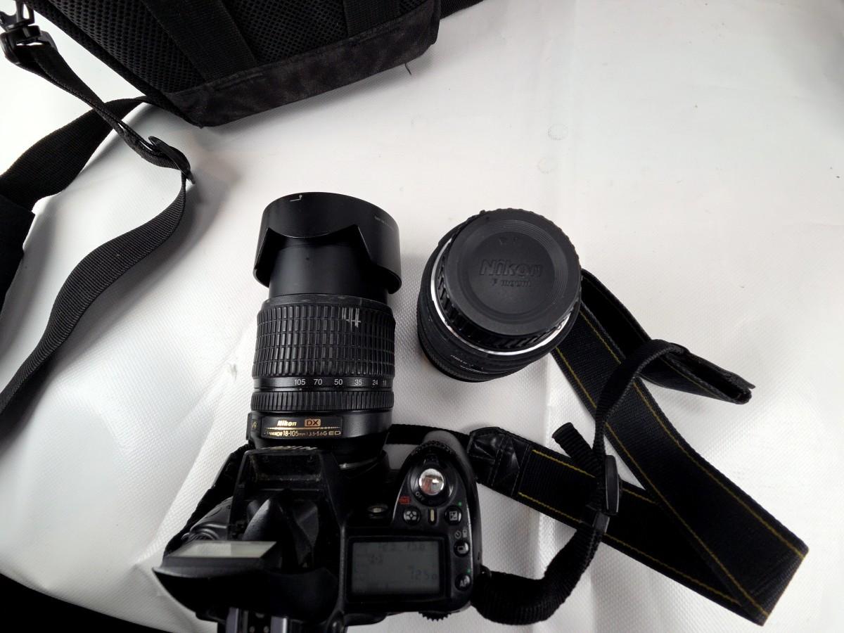 Nikon D90 speilreflekskamera med 18-105mm VR og Sigma 105mm Macro