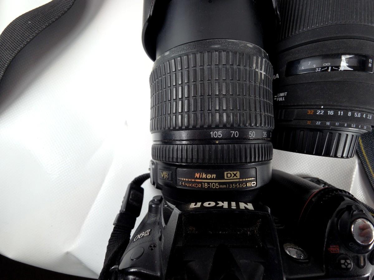 Nikon D90 speilreflekskamera med 18-105mm VR og Sigma 105mm Macro