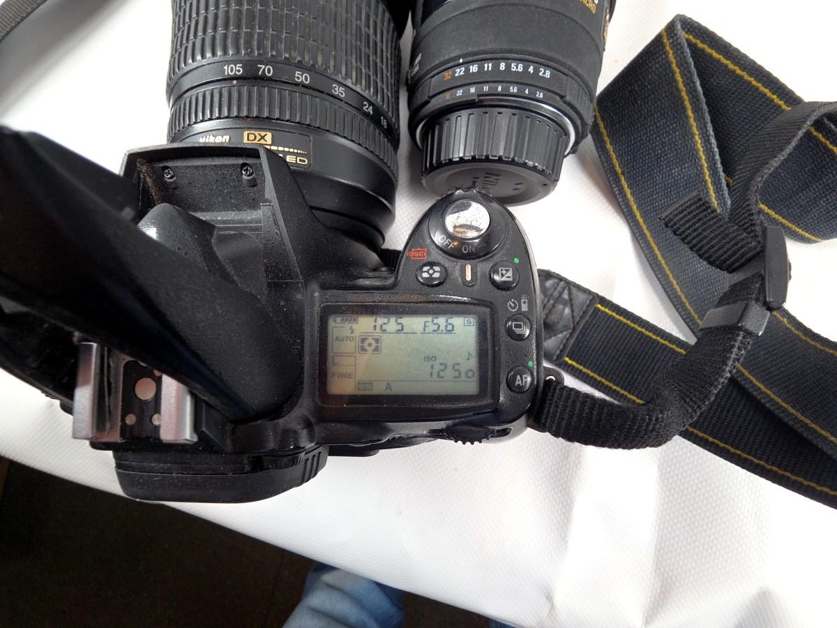 Nikon D90 speilreflekskamera med 18-105mm VR og Sigma 105mm Macro
