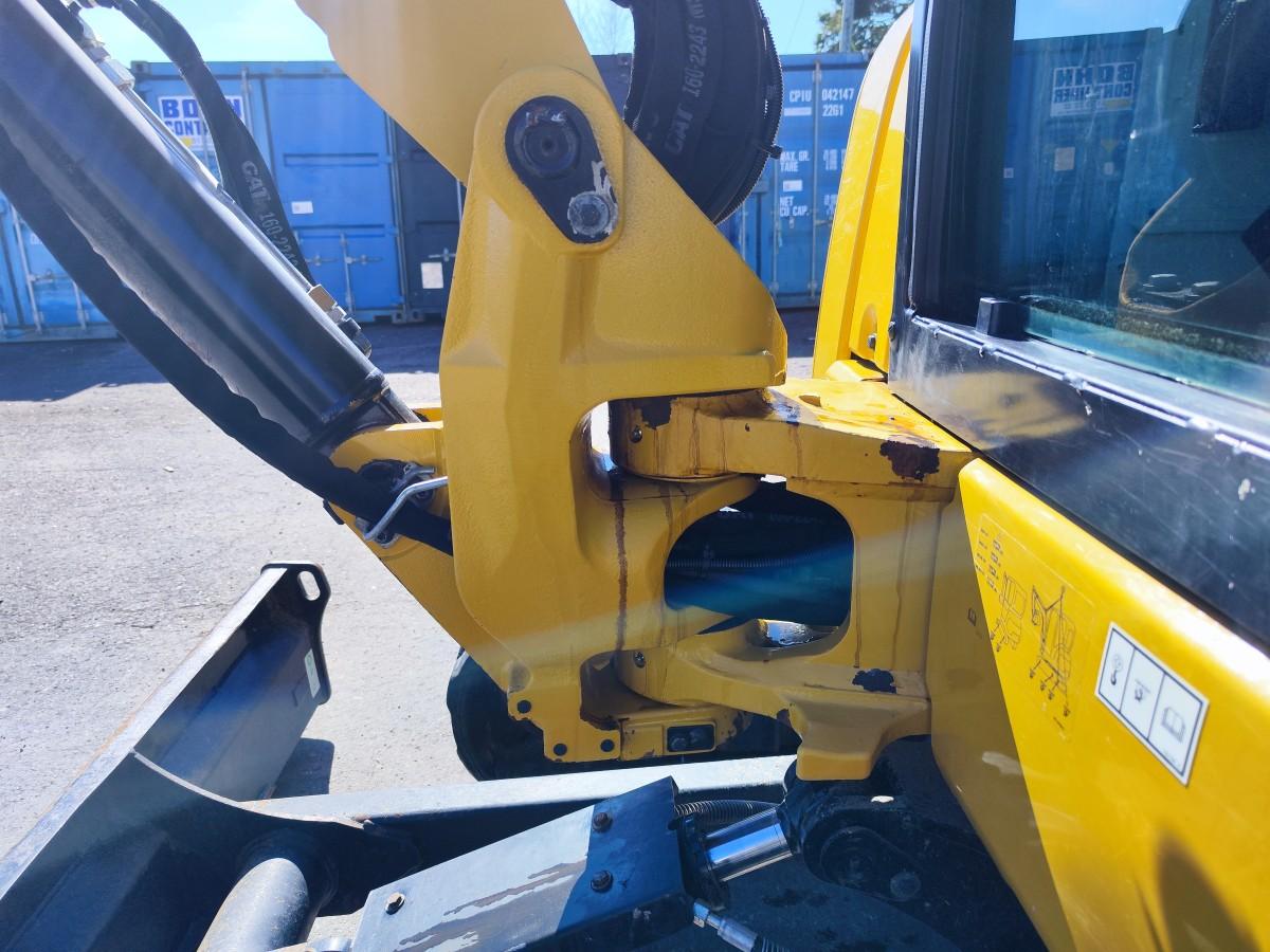 2020 CAT 305E2 CR med Engcon tiltrotator, S40 hurtigfeste og 2 skuffer