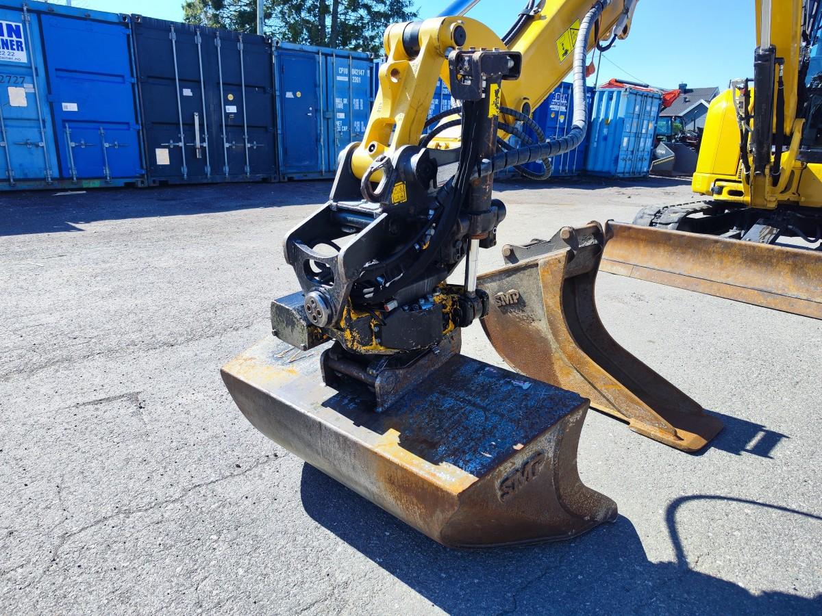 2020 CAT 305E2 CR med Engcon tiltrotator, S40 hurtigfeste og 2 skuffer
