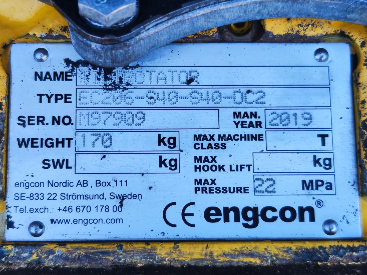 2020 CAT 305E2 CR med Engcon tiltrotator, S40 hurtigfeste og 2 skuffer