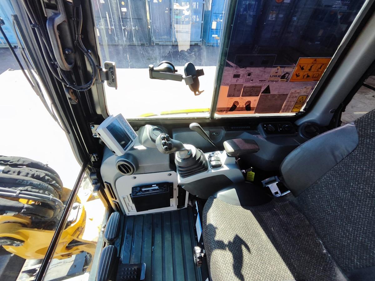 2020 CAT 305E2 CR med Engcon tiltrotator, S40 hurtigfeste og 2 skuffer
