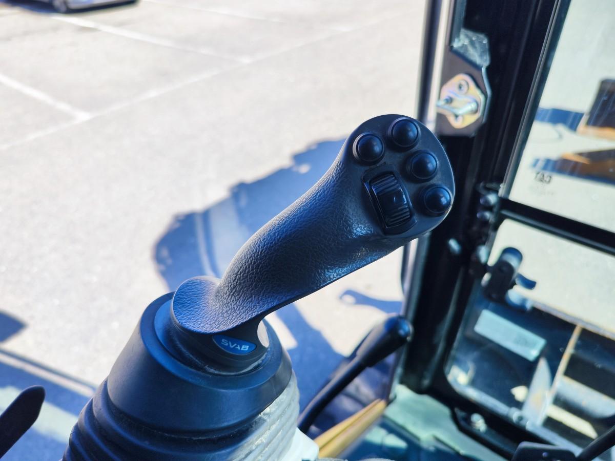2020 CAT 305E2 CR med Engcon tiltrotator, S40 hurtigfeste og 2 skuffer