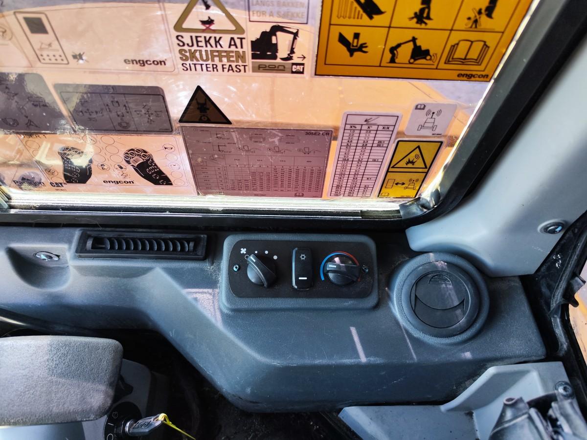 2020 CAT 305E2 CR med Engcon tiltrotator, S40 hurtigfeste og 2 skuffer