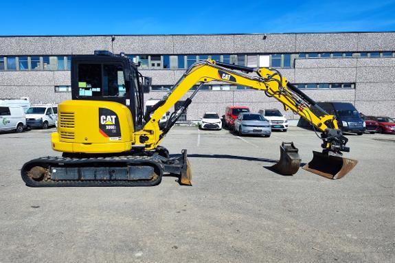 2020 CAT 305E2 CR med Engcon tiltrotator, S40 hurtigfeste og 2 skuffer