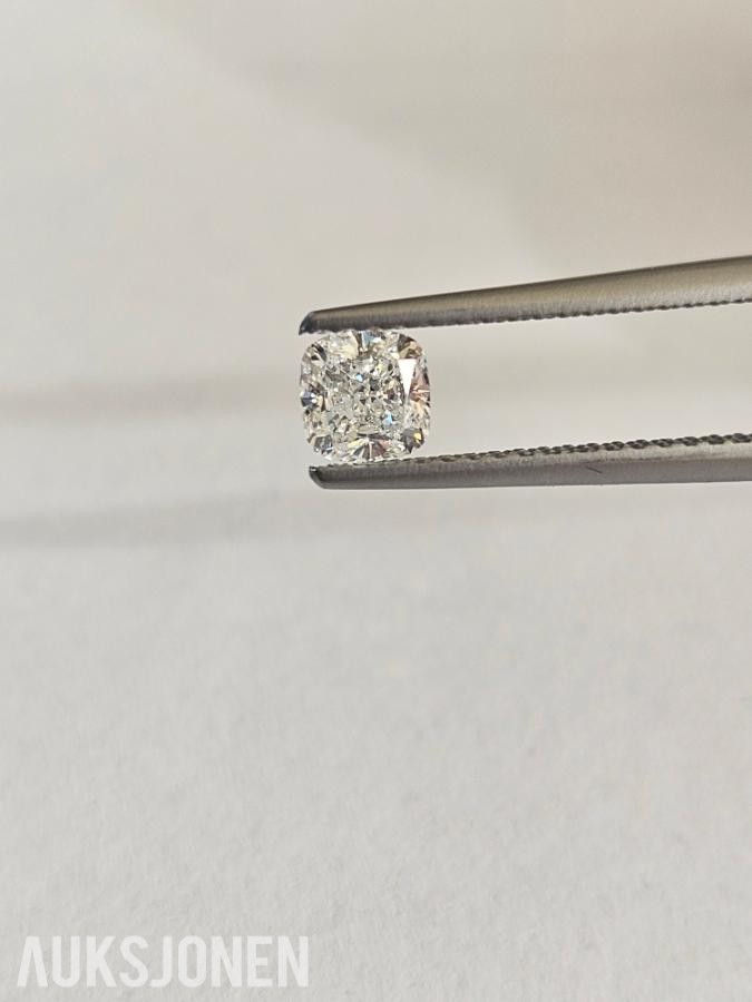 (GIA) 1.00CT ET PAR HØYKVALITETS PUTESLIPTE NATURLIGE DIAMANTER. G-H/VVS1-VVS2.