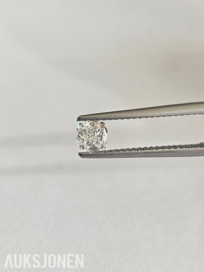 (GIA) 1.00CT ET PAR HØYKVALITETS PUTESLIPTE NATURLIGE DIAMANTER. G-H/VVS1-VVS2.