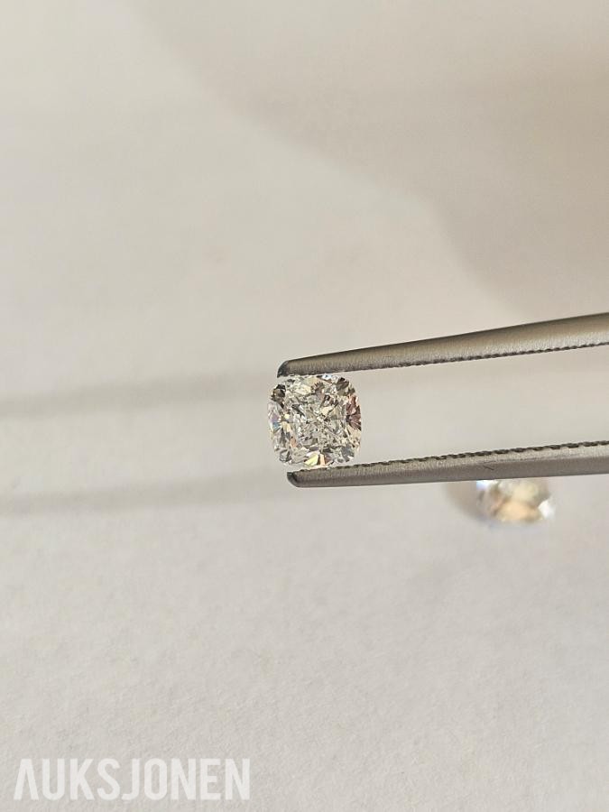 (GIA) 1.00CT ET PAR HØYKVALITETS PUTESLIPTE NATURLIGE DIAMANTER. G-H/VVS1-VVS2.