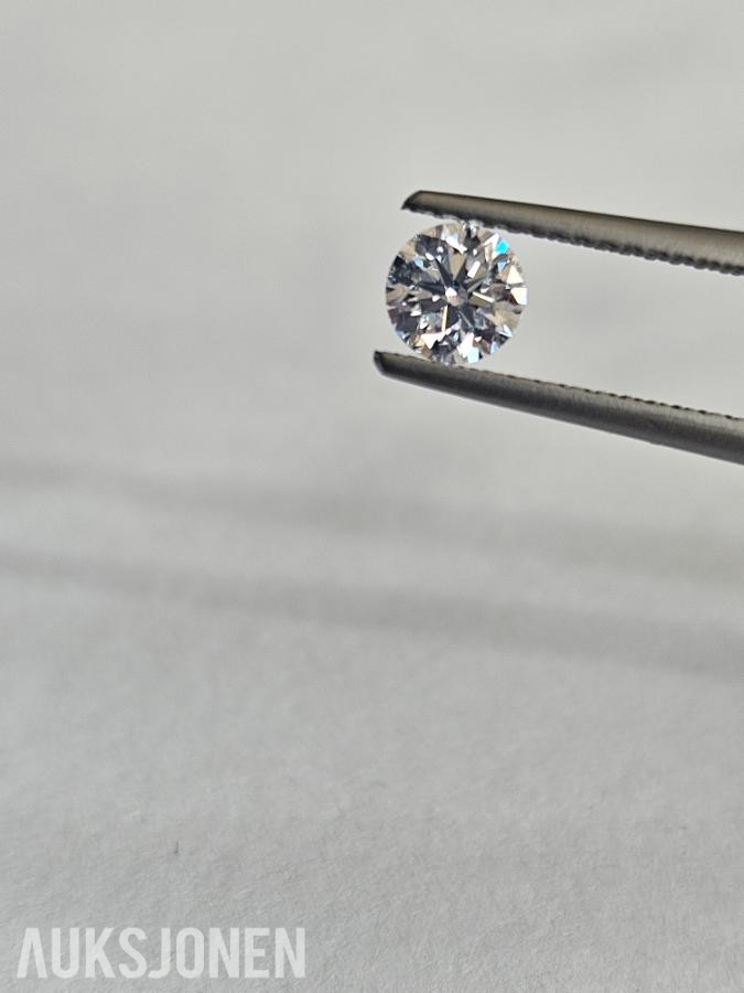 (GIA) 0.40CT HØYKVALITETS BRILLIANTSLIPT NATURLIG DIAMANT. D/VVS1. Triple-Excellent!