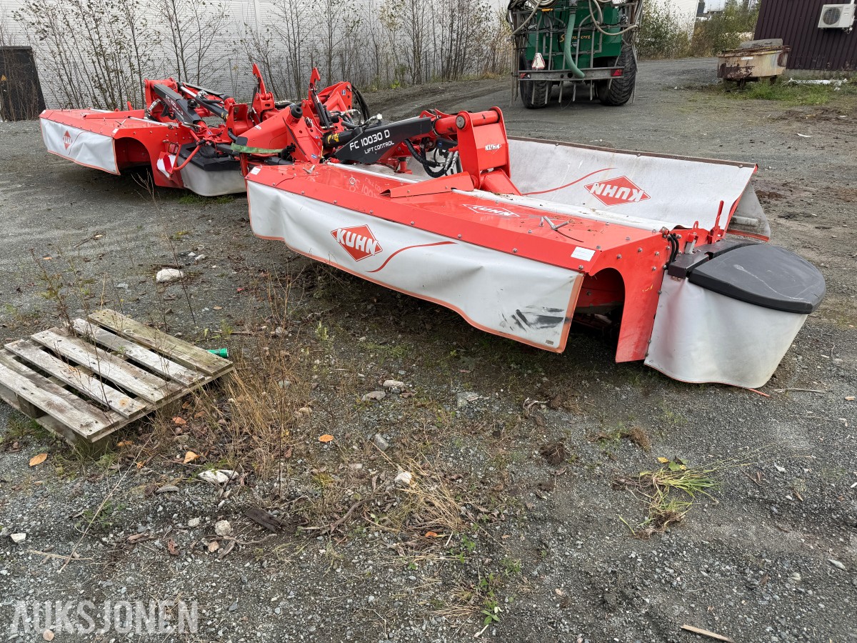 2017 KUHN bakmontert og frontmontert klippeaggregat.