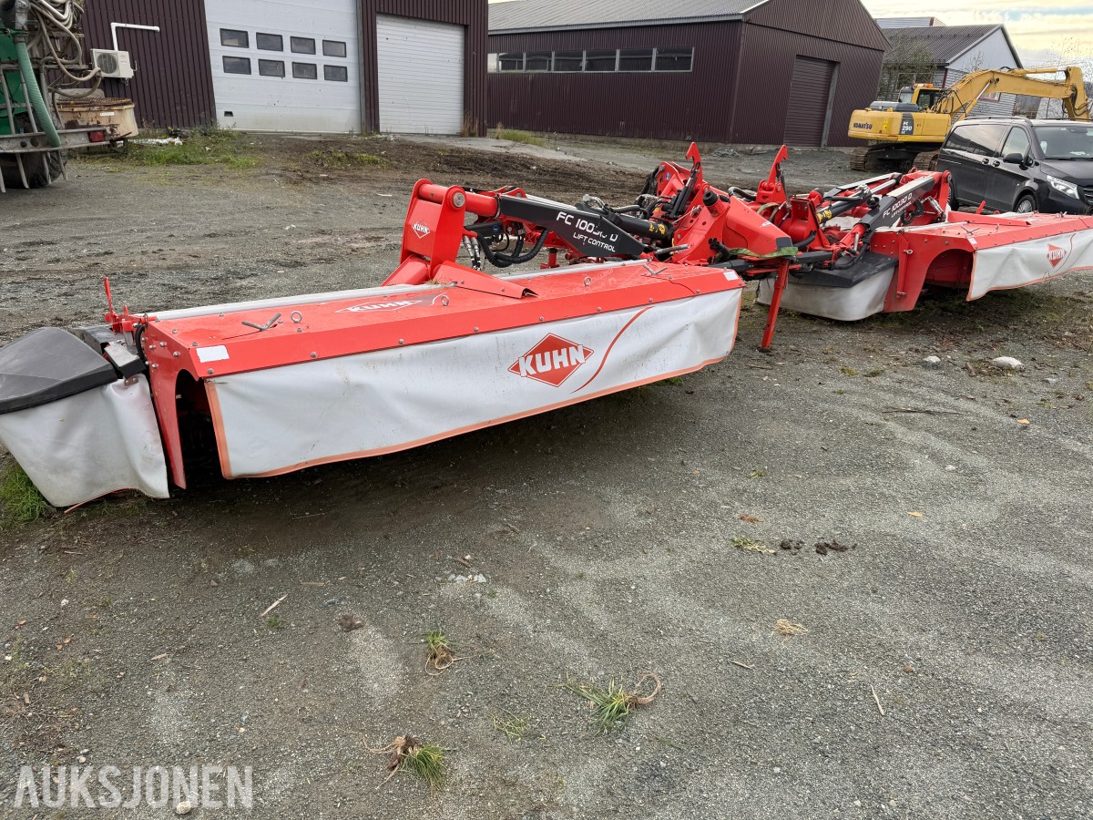 2017 KUHN bakmontert og frontmontert klippeaggregat.