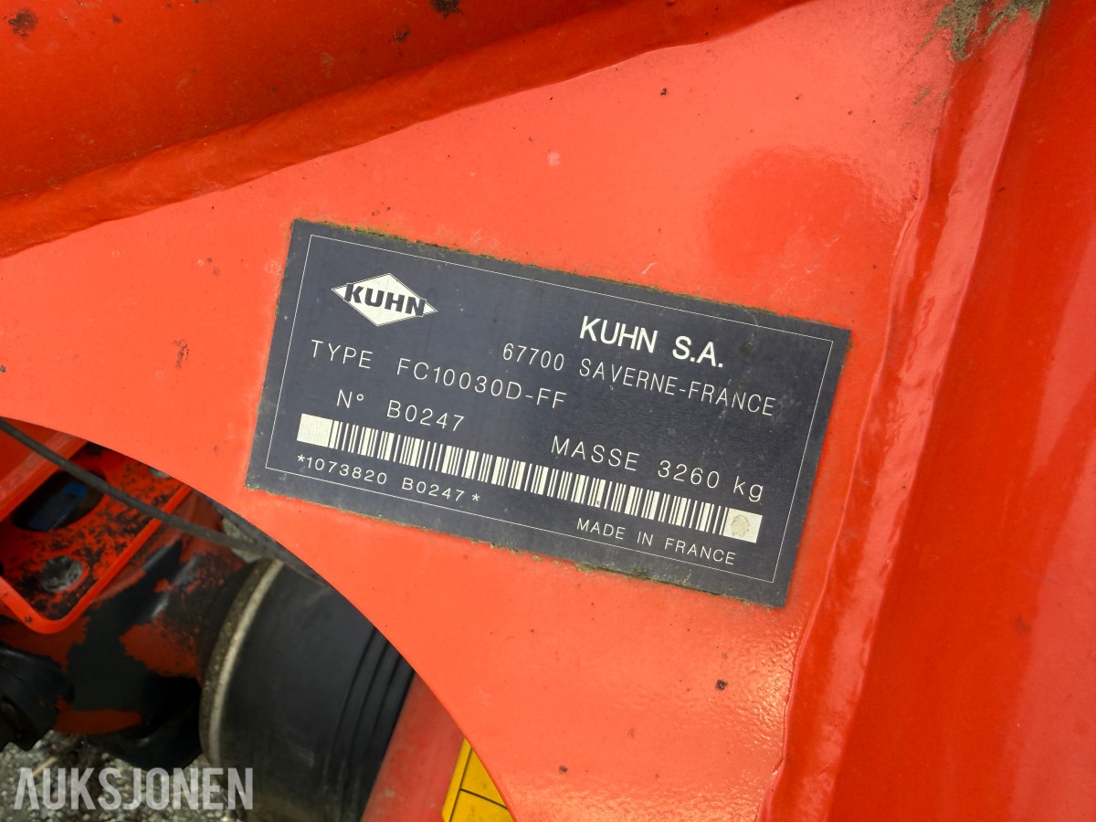 2017 KUHN bakmontert og frontmontert klippeaggregat.