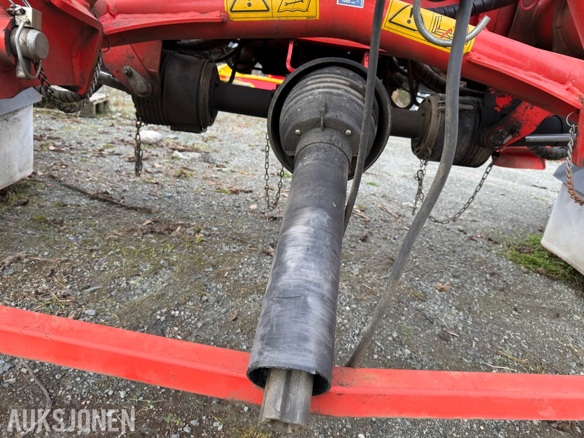 2017 KUHN bakmontert og frontmontert klippeaggregat.