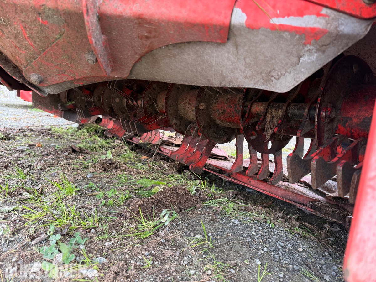 2017 KUHN bakmontert og frontmontert klippeaggregat.