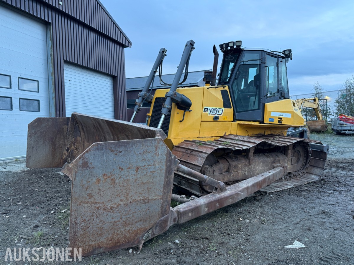 New Holland D180 bulldoser – 2006 – 11 960 timer