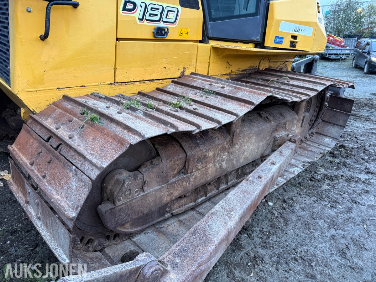 New Holland D180 bulldoser – 2006 – 11 960 timer