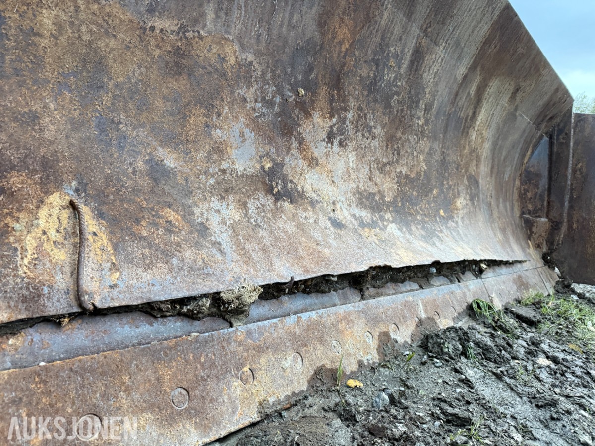New Holland D180 bulldoser – 2006 – 11 960 timer