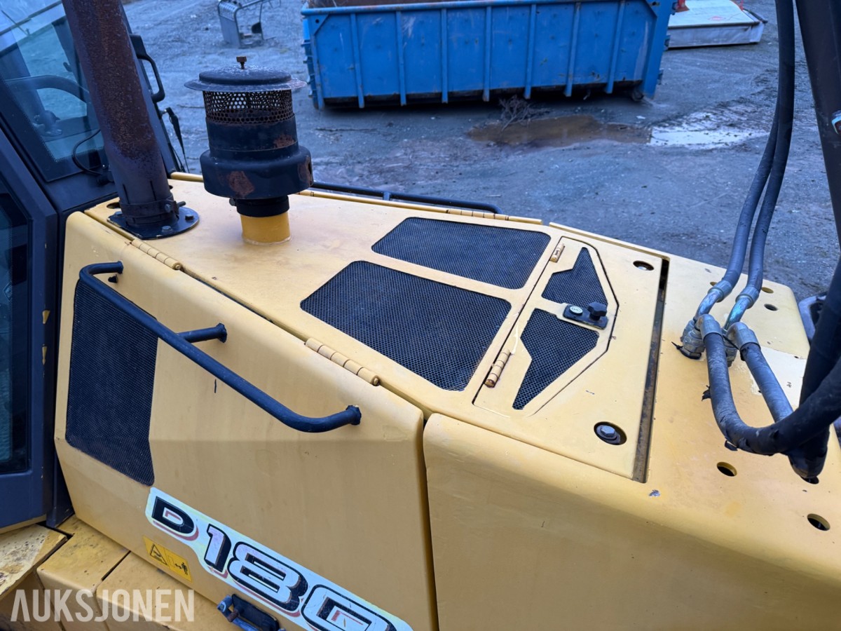 New Holland D180 bulldoser – 2006 – 11 960 timer