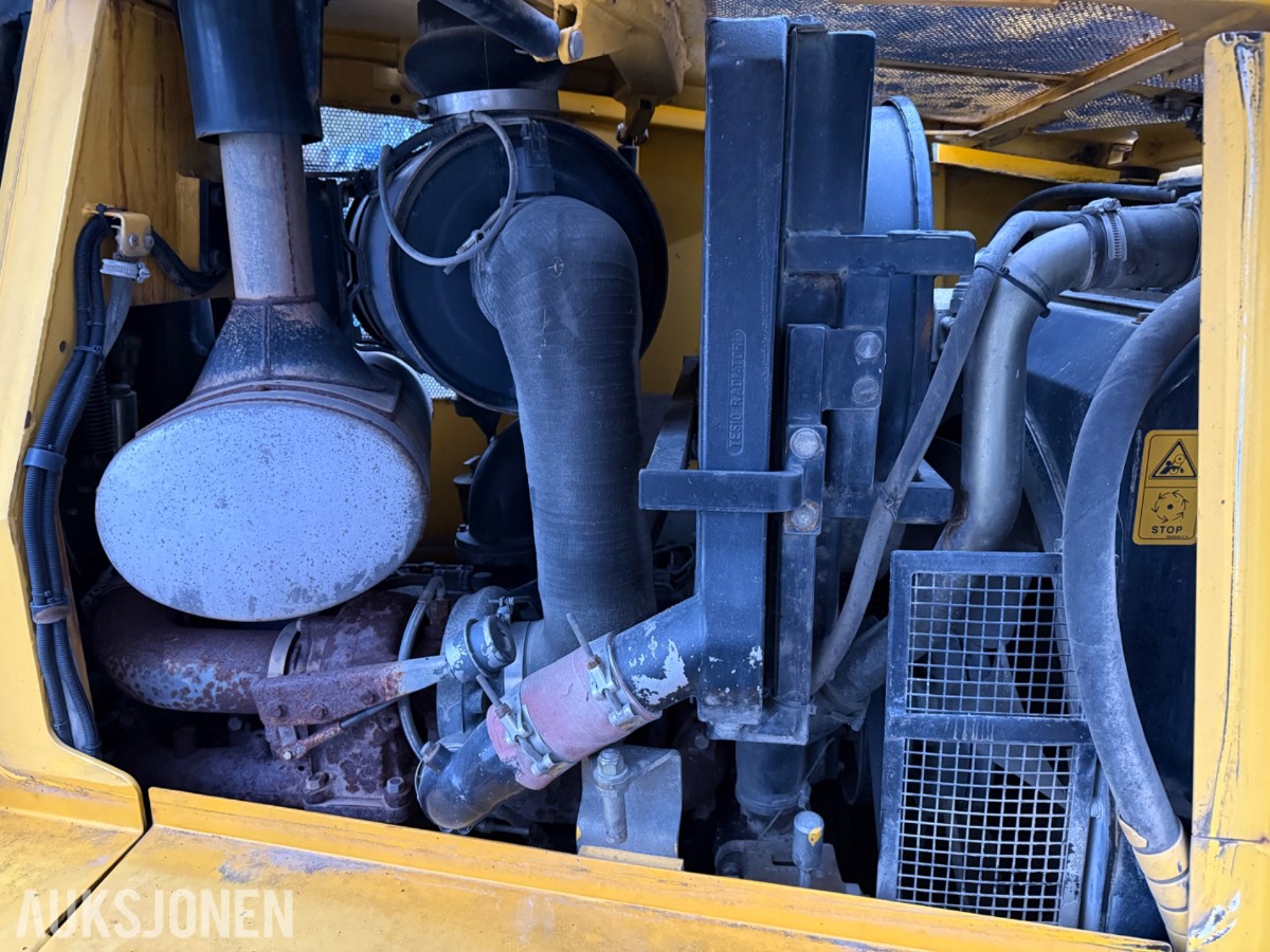 New Holland D180 bulldoser – 2006 – 11 960 timer
