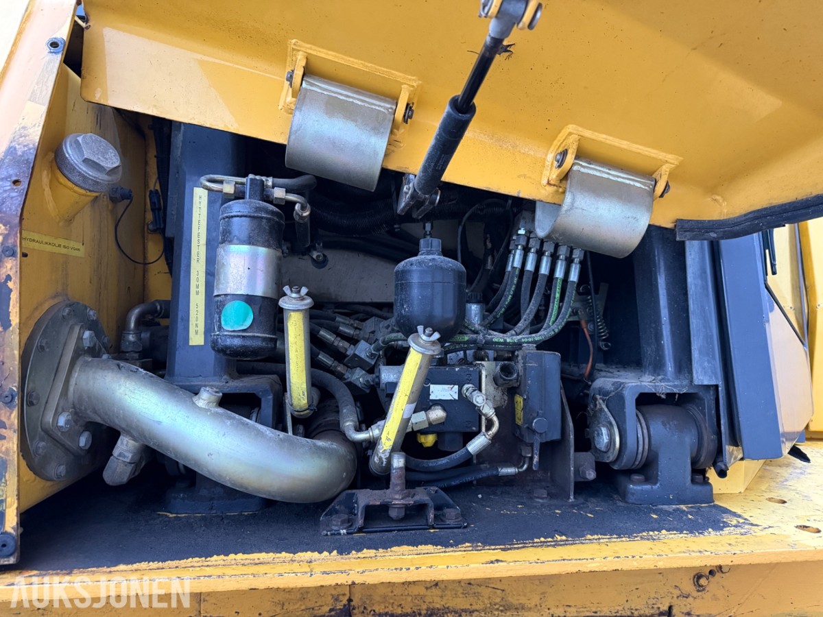 New Holland D180 bulldoser – 2006 – 11 960 timer