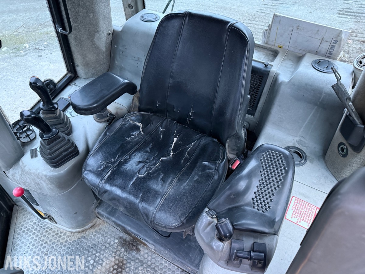 New Holland D180 bulldoser – 2006 – 11 960 timer