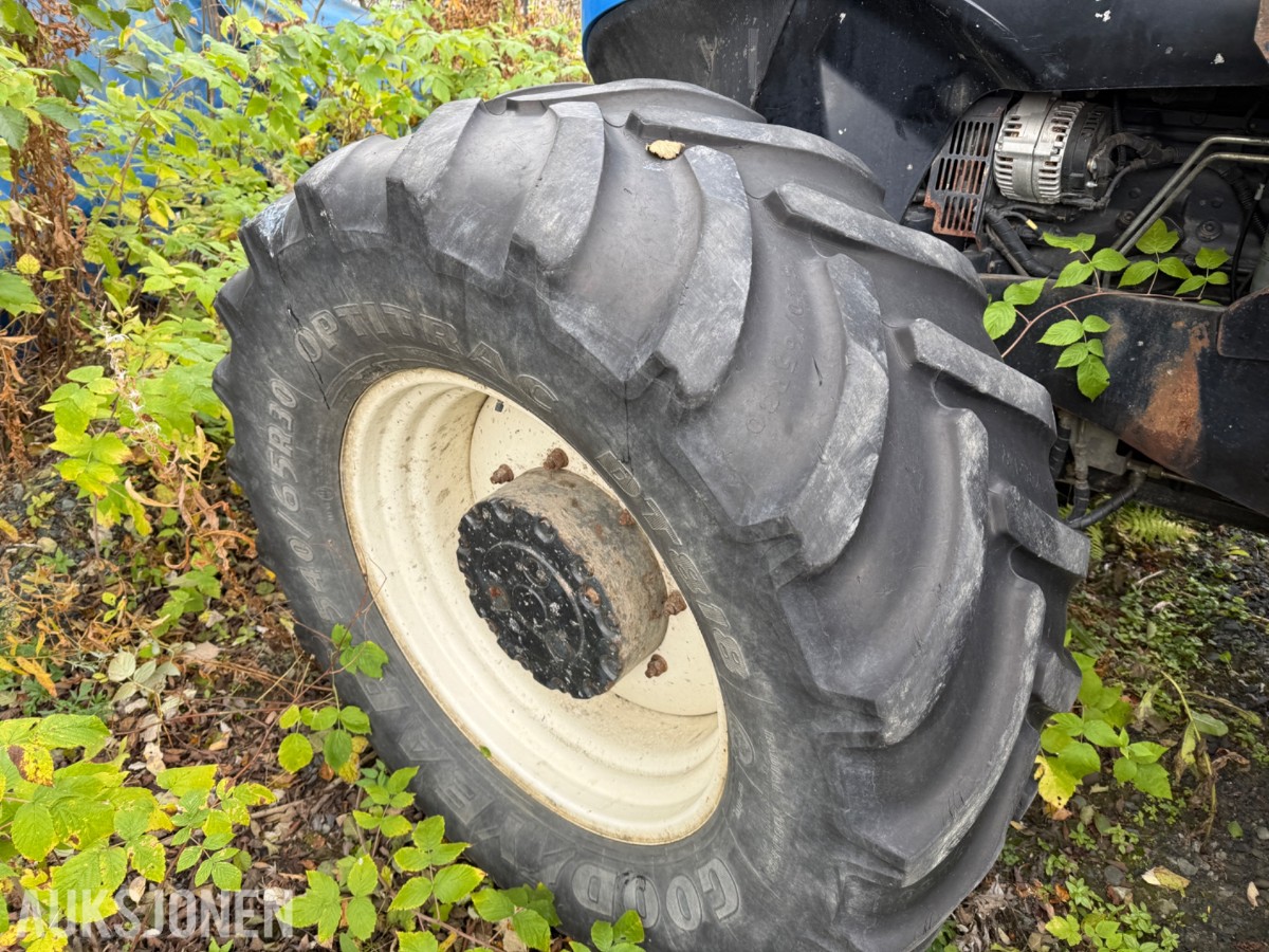 2010 New Holland T7040 – reparasjonsobjekt