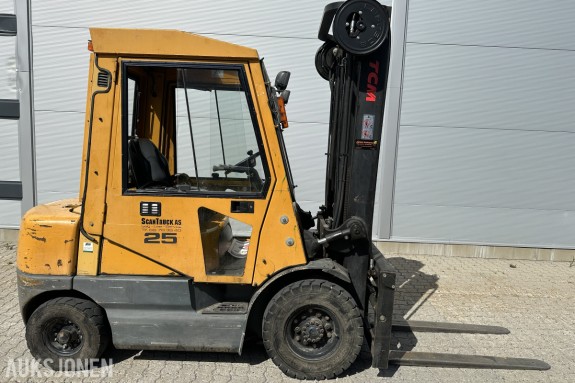 2002 TCM FD25Z5T Gaffeltruck m/sideskift og spreder
