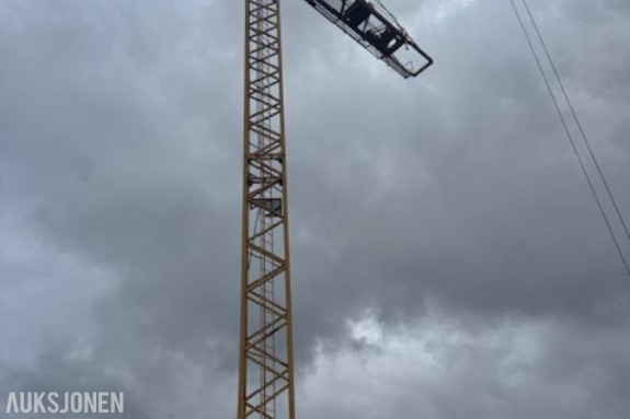 Liebherr 71 EC tårnkran + 2 stk kranbroer – 1 med radiostyring – demontert klar til transport