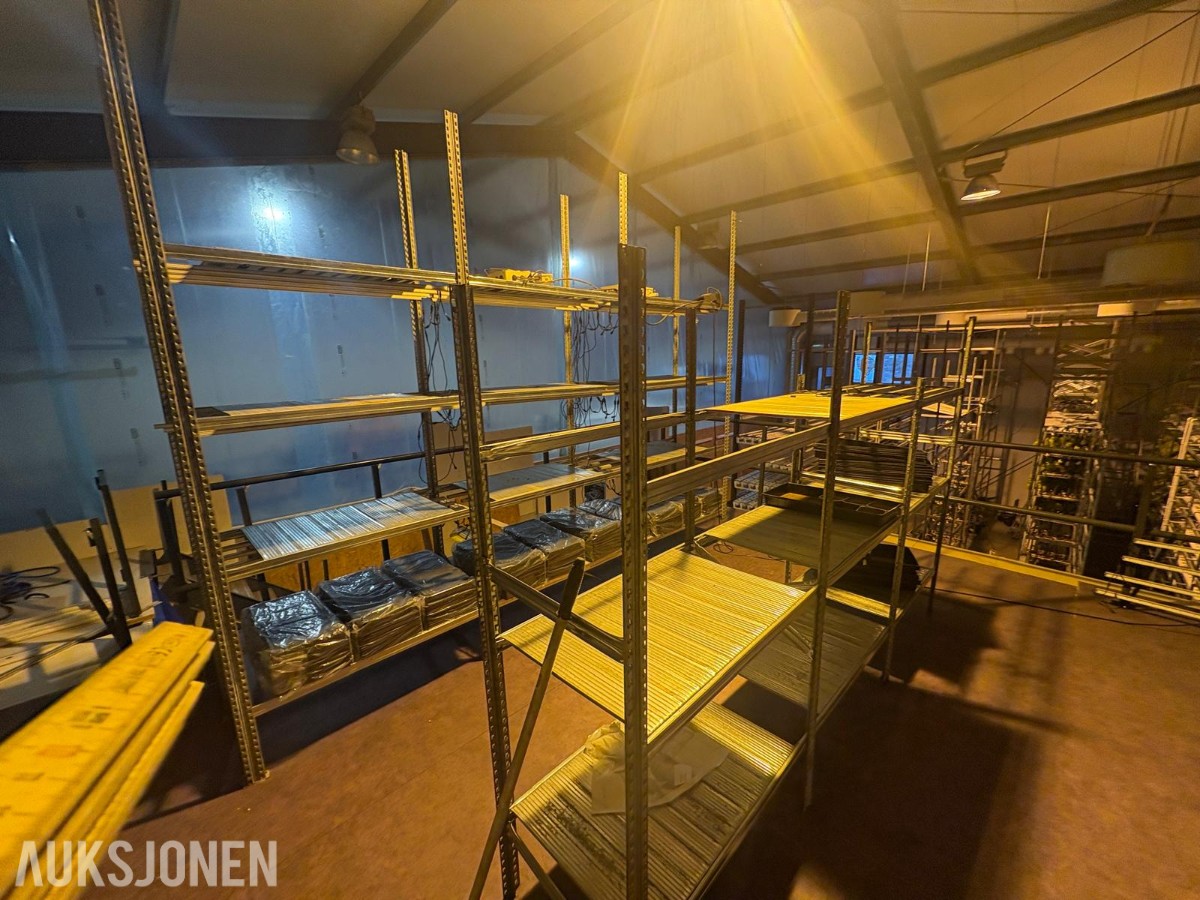2024 Komplett hydroponisk dyrkingsanlegg med pakkelinje – LED, reoler og vanningssystem