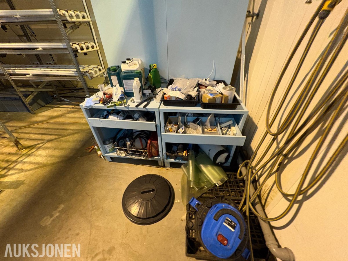 2024 Komplett hydroponisk dyrkingsanlegg med pakkelinje – LED, reoler og vanningssystem