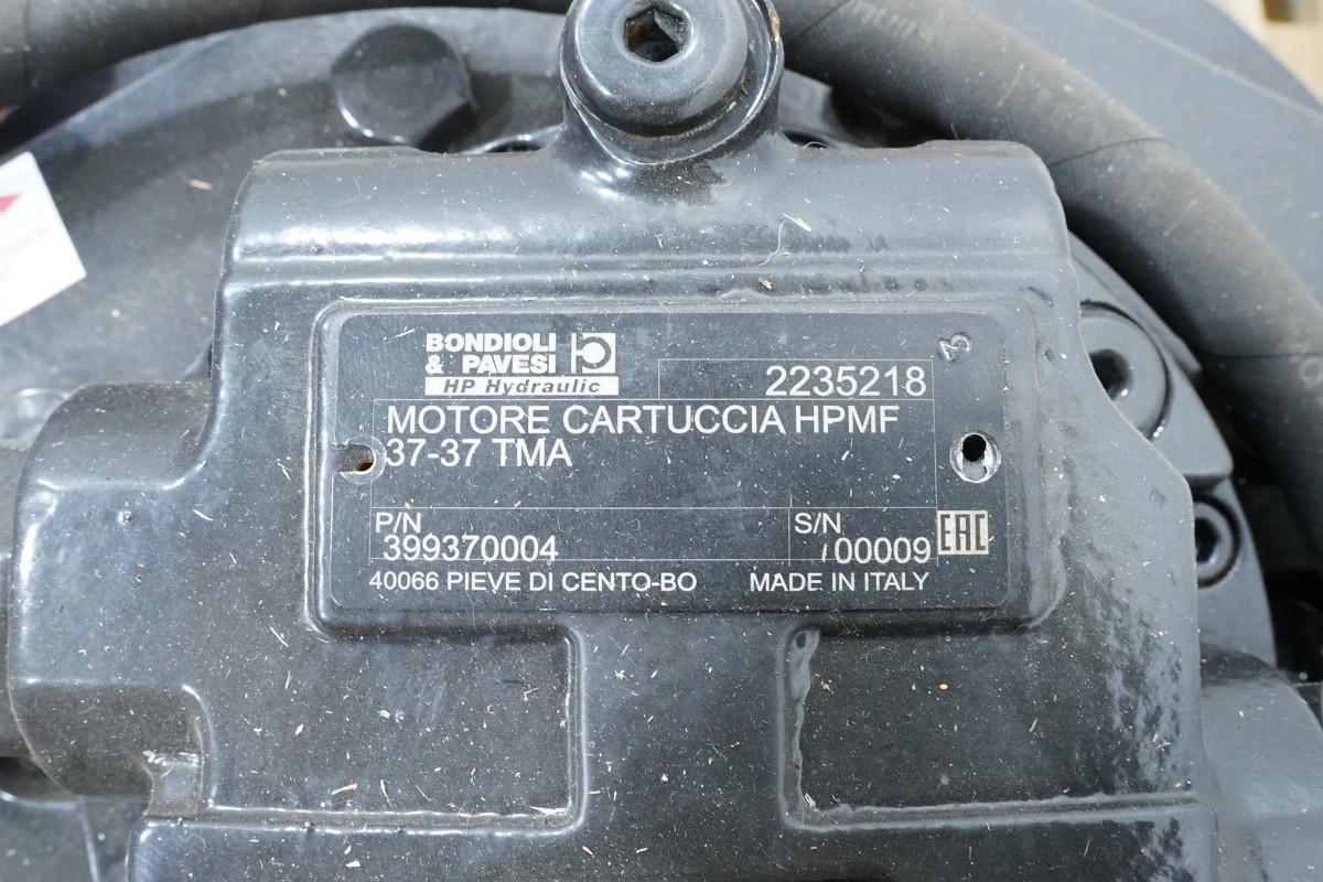 Parti med hydraulisk vinsj, Henriksen HTH 2.5, rullekjeder og industrideler