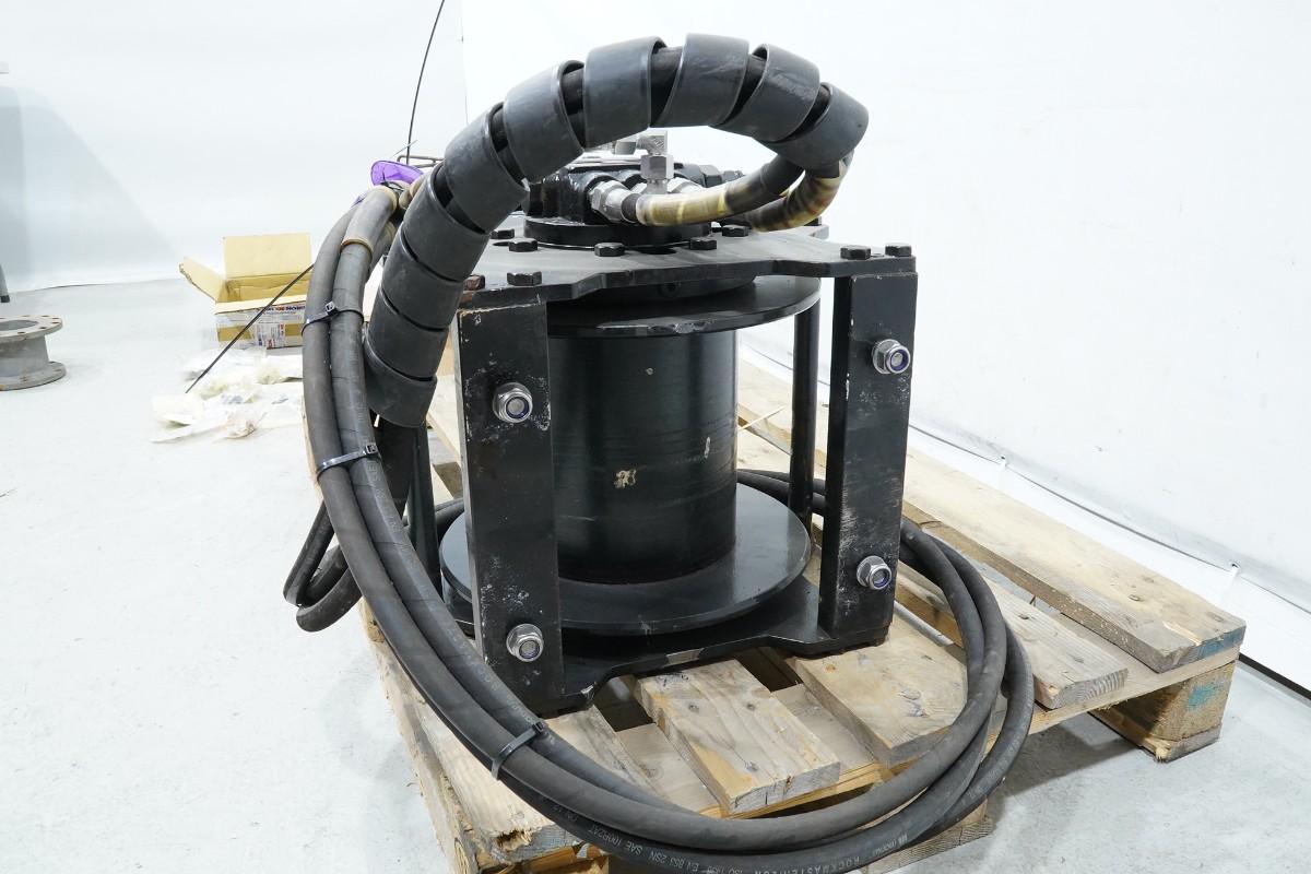 Parti med hydraulisk vinsj, Henriksen HTH 2.5, rullekjeder og industrideler