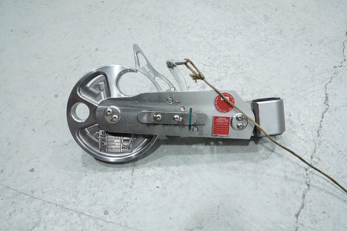 Parti med hydraulisk vinsj, Henriksen HTH 2.5, rullekjeder og industrideler