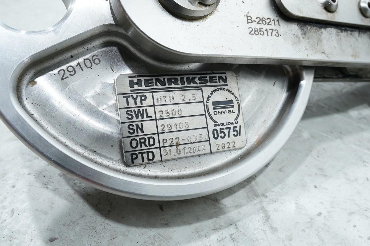 Parti med hydraulisk vinsj, Henriksen HTH 2.5, rullekjeder og industrideler