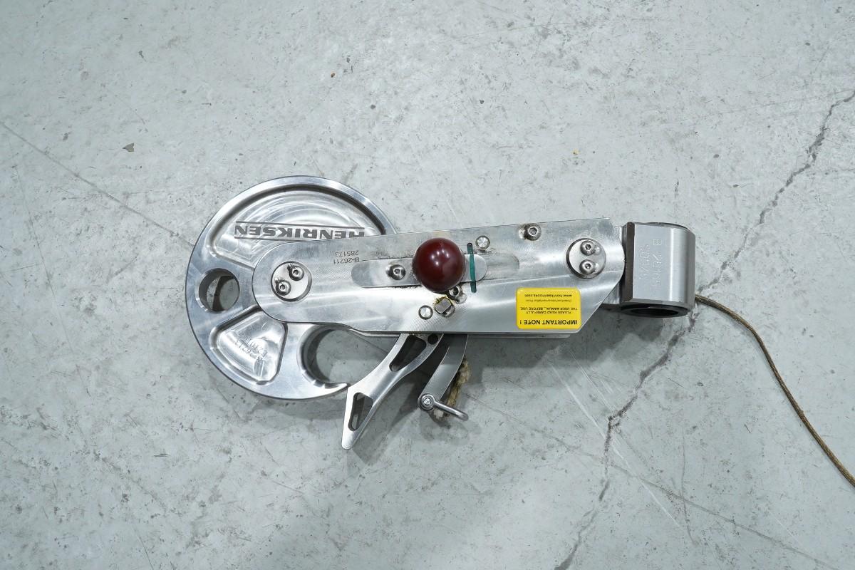 Parti med hydraulisk vinsj, Henriksen HTH 2.5, rullekjeder og industrideler