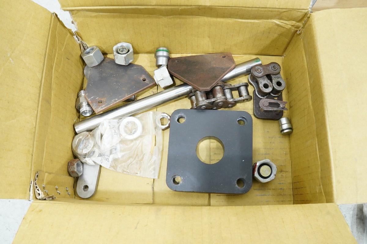 Parti med hydraulisk vinsj, Henriksen HTH 2.5, rullekjeder og industrideler