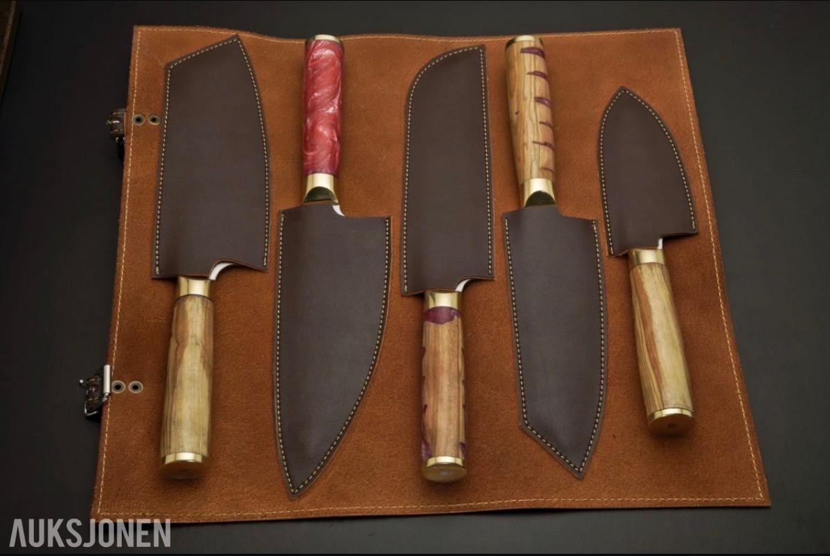 UNIKT HÅNDLAGET KJØKKENKNIVSETT – 5 KNIVER I 14C28N STÅL