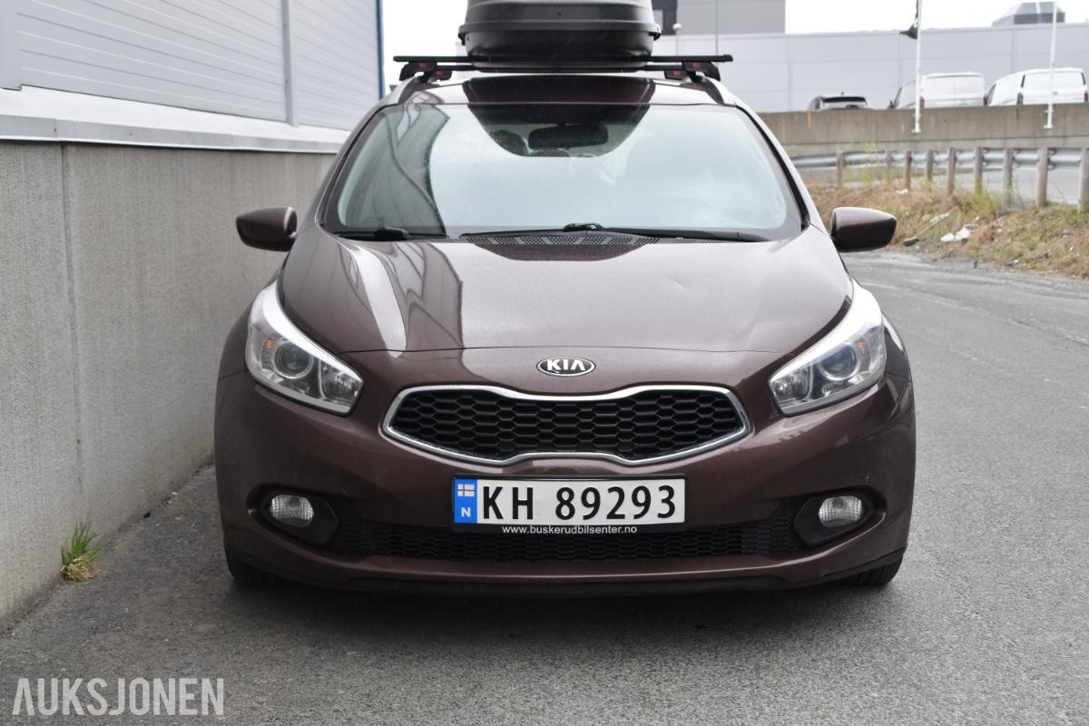 2013 Kia Ceed 1.4 Bensin Stv takboks s+v dekk