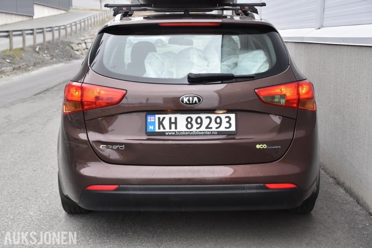 2013 Kia Ceed 1.4 Bensin Stv takboks s+v dekk