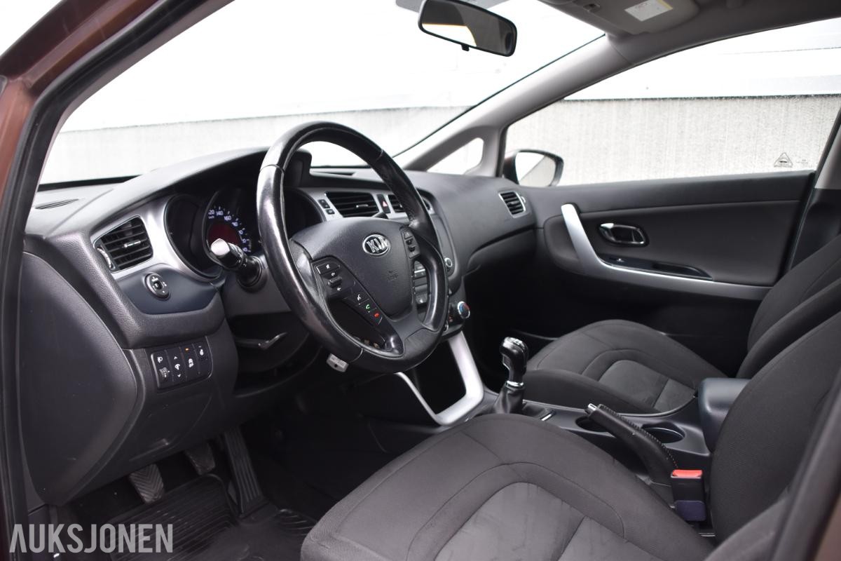 2013 Kia Ceed 1.4 Bensin Stv takboks s+v dekk