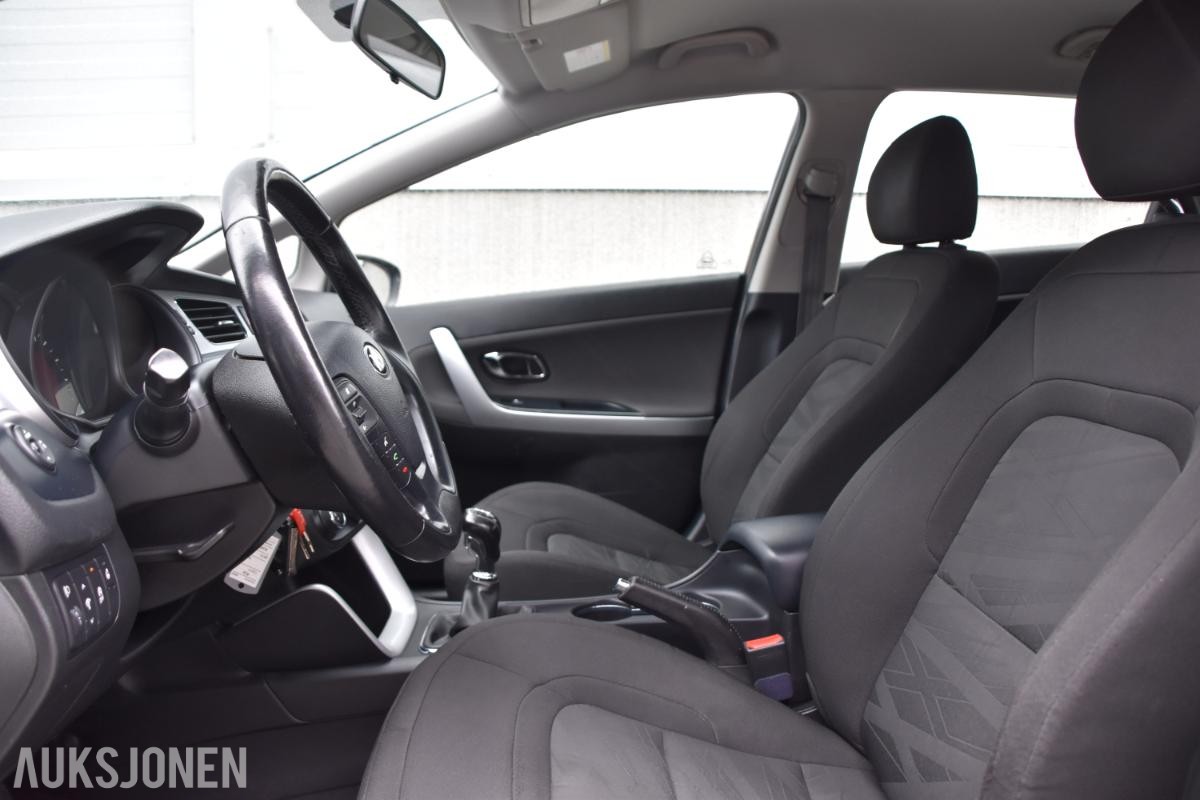 2013 Kia Ceed 1.4 Bensin Stv takboks s+v dekk