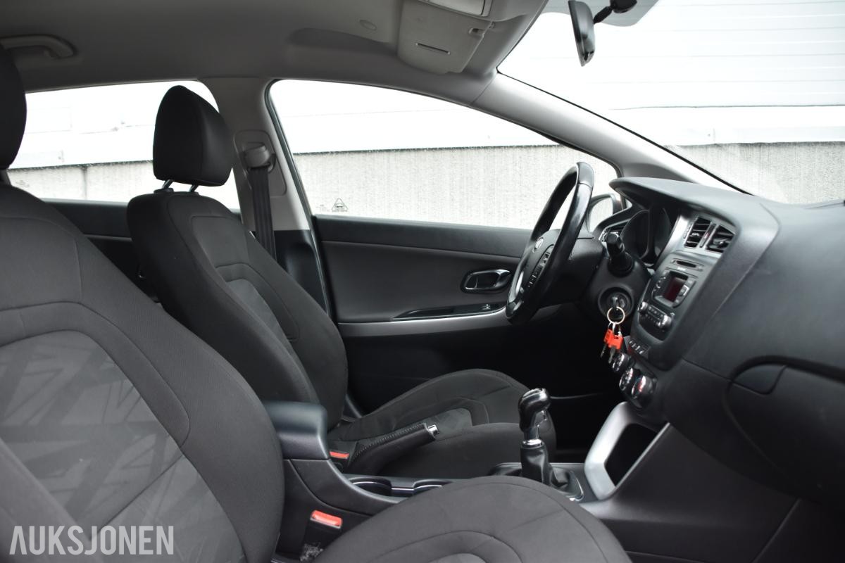 2013 Kia Ceed 1.4 Bensin Stv takboks s+v dekk