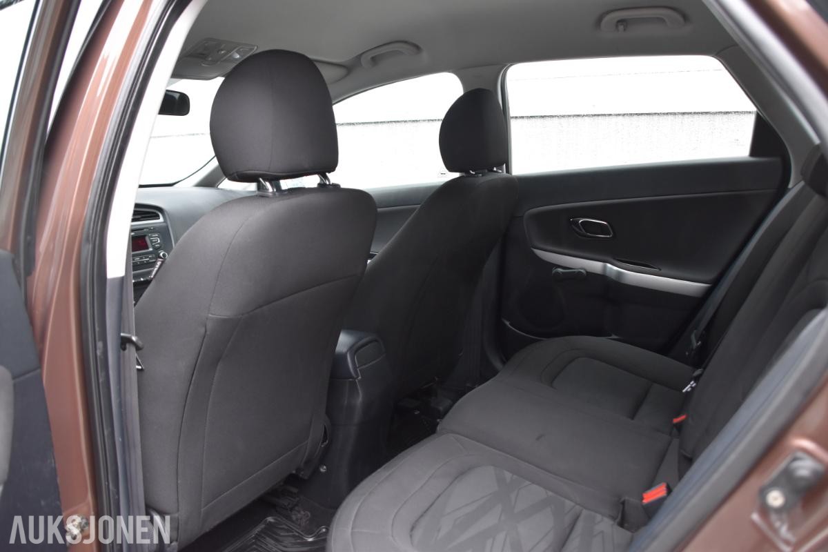 2013 Kia Ceed 1.4 Bensin Stv takboks s+v dekk