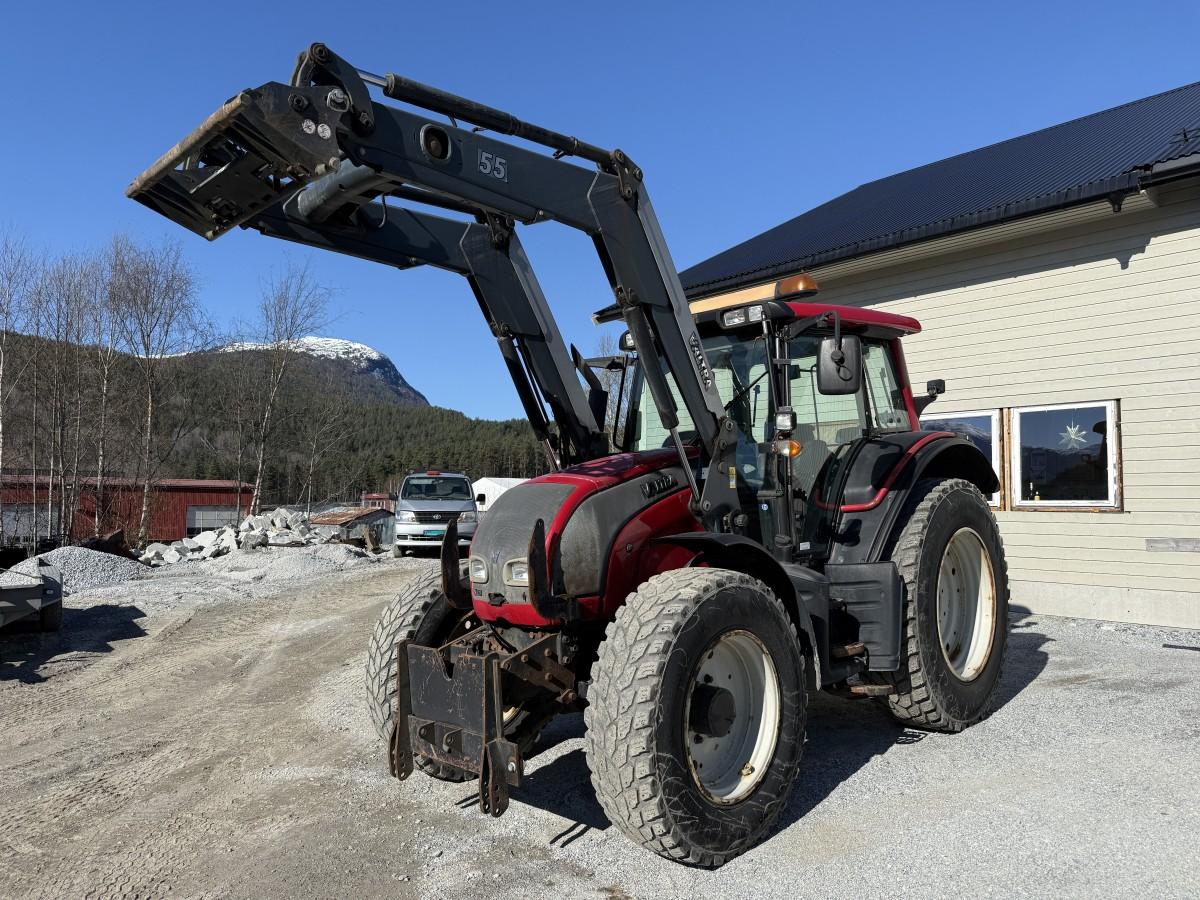 2012 Valtra N121 traktor - frontlaster - rep.objekt