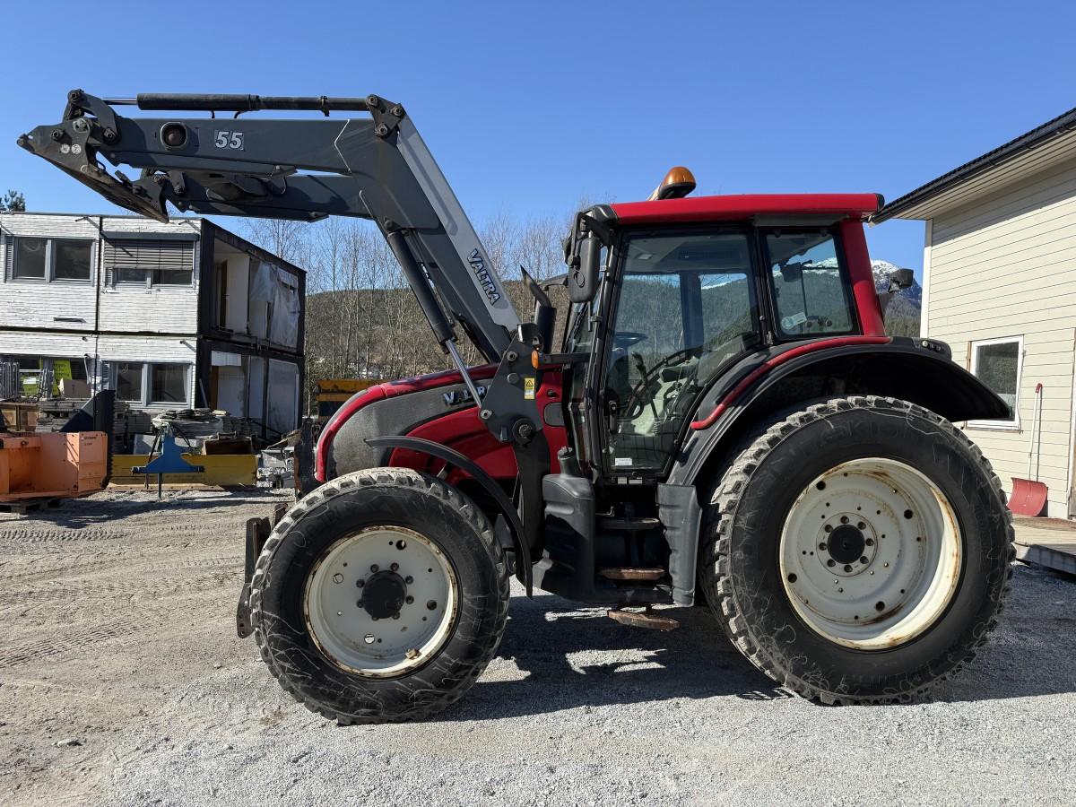 2012 Valtra N121 traktor - frontlaster - rep.objekt